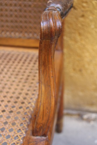 Antiquités - Paire de fauteuils cannés Louis XV, l'un estampillé Antoine Bonnemain