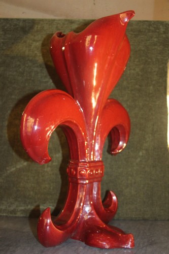 Vase Art nouveau fleur de lys en céramique de la maison Massier - Didascalies