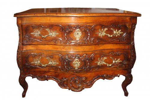 Commode provençale en noyer d'époque Louis XV