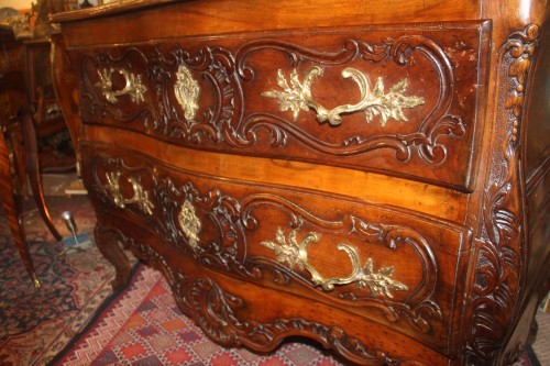 Commode provençale en noyer d'époque Louis XV - Mobilier Style Louis XV