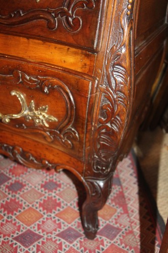 18th century - Louis XV Provencal walnut commode