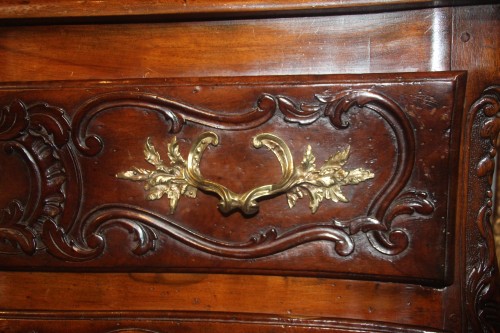 Louis XV Provencal walnut commode - Louis XV