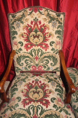 Antiquités - Paire de fauteuils en noyer, époque Louis XIV, Provence XVIIe