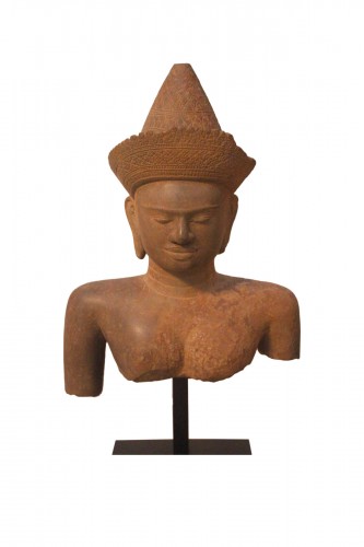 Tête de bouddha en grès rose d'origine Khmer, XVe-XVIe siècles
