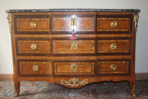 Transition marquetry chest of drawers, 18th century - Furniture Style Transition