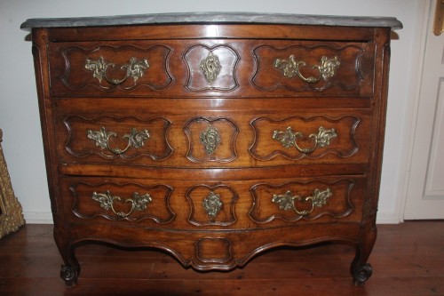 Commode provençale Louis XV en noyer blond - Louis XV