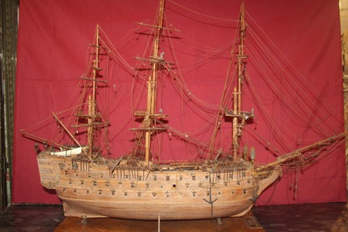 Collections Armes & Souvenirs Historiques - "Le HMS Victory", maquette de bateau en bois, fin du XIXe siècle