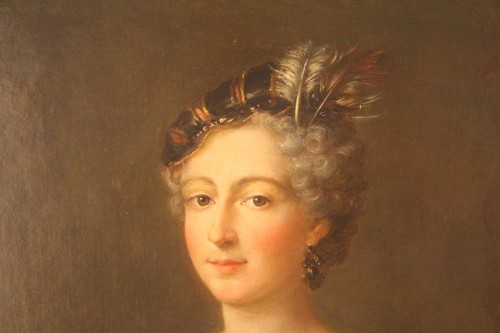 Portrait de dame de qualité en costume, école Française du XVIIIe siècle - Didascalies