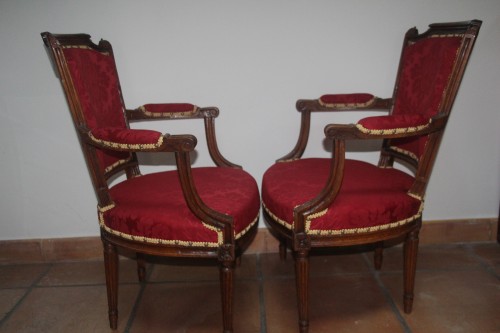 Paire de fauteuils à chapeau de gendarme, époque Louis XVI - Louis XVI