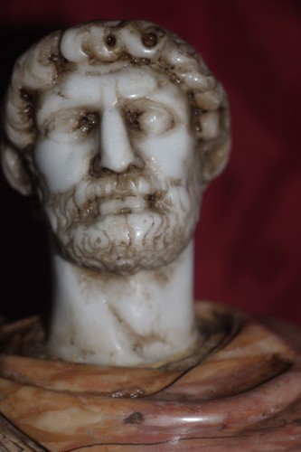 Petit buste d'empereur romain en marbre, Italie début XIXe siècle - Sculpture Style Empire