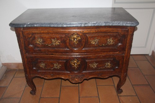 Commode en noyer, plateau marbre, époque Régence vers 1720 - Mobilier Style Régence