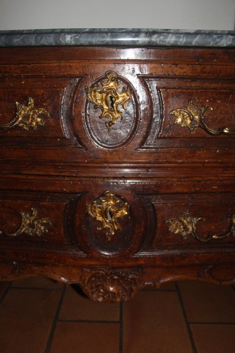 Mobilier Commode - Commode en noyer, plateau marbre, époque Régence vers 1720