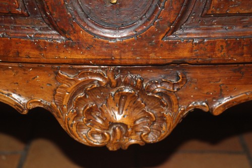 XVIIIe siècle - Commode en noyer, plateau marbre, époque Régence vers 1720