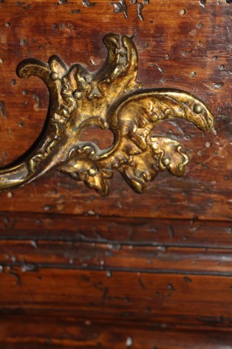 Régence - Commode en noyer, plateau marbre, époque Régence vers 1720