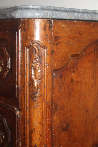 Antiquités - Commode en noyer, plateau marbre, époque Régence vers 1720