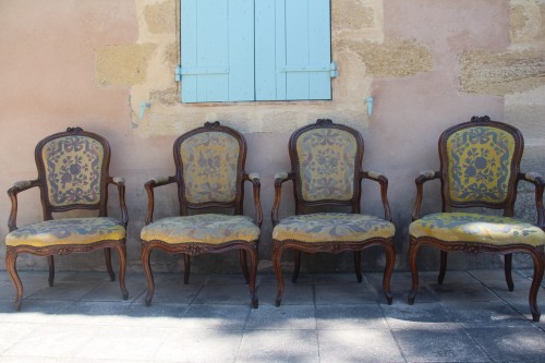 Suite de quarte fauteuils cabriolets Louis XV, estampillés Pillot - Sièges Style Louis XV