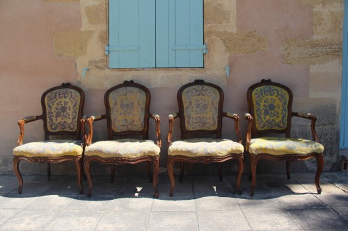 Sièges Fauteuil & Bergère - Suite de quarte fauteuils cabriolets Louis XV, estampillés Pillot