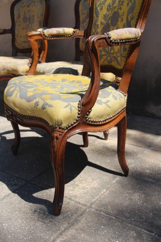 Antiquités - Suite de quarte fauteuils cabriolets Louis XV, estampillés Pillot