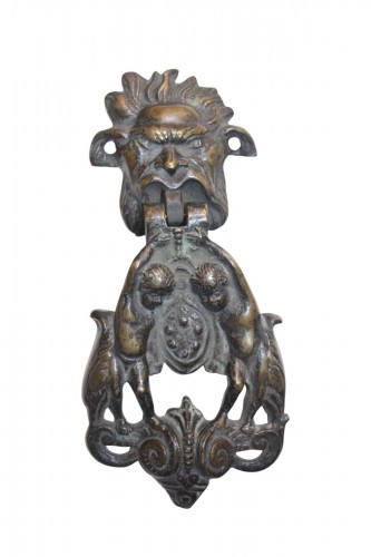 Heurtoir de porte aux armes des Médicis, bronze , XVIIe, Italie.