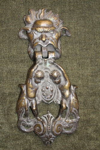 Heurtoir de porte aux armes des Médicis, bronze , XVIIe, Italie. - Matériaux & Architecture Style Louis XV