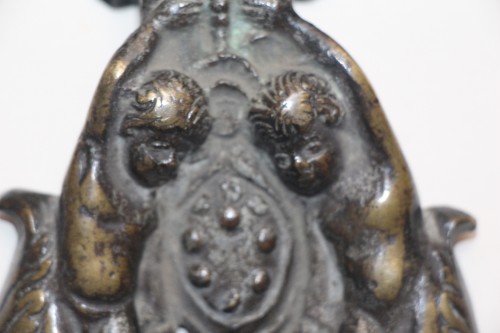 XVIIe siècle - Heurtoir de porte aux armes des Médicis, bronze , XVIIe, Italie.