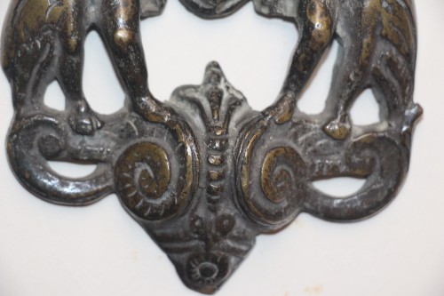 Heurtoir de porte aux armes des Médicis, bronze , XVIIe, Italie. - Louis XV