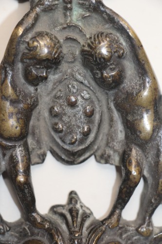 Louis XV - Heurtoir de porte aux armes des Médicis, bronze , XVIIe, Italie.