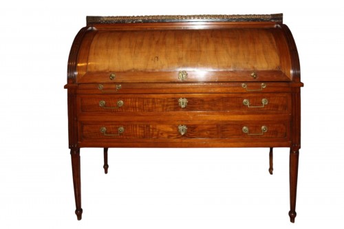 Blond mahogany cylinder desk, Parisian craftsmanship, Louis XVI period