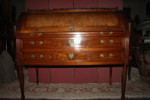 Blond mahogany cylinder desk, Parisian craftsmanship, Louis XVI period - Furniture Style Louis XVI