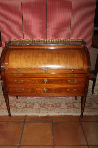 Furniture  - Blond mahogany cylinder desk, Parisian craftsmanship, Louis XVI period