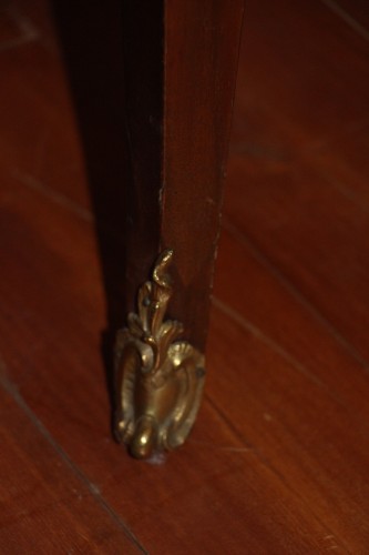 Antiquités - Bureau plat en bois de satiné, époque Louis XV