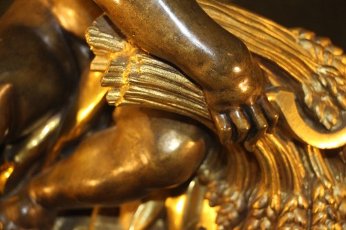 XVIIIe siècle - Allégorie de l'été en bronze, élément de mobilier d'époque Louis XV