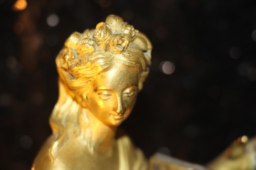 Empire - Allégorie de la poésie, pendule en bronze doré d'époque Empire