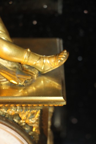 Antiquités - Allégorie de la poésie, pendule en bronze doré d'époque Empire