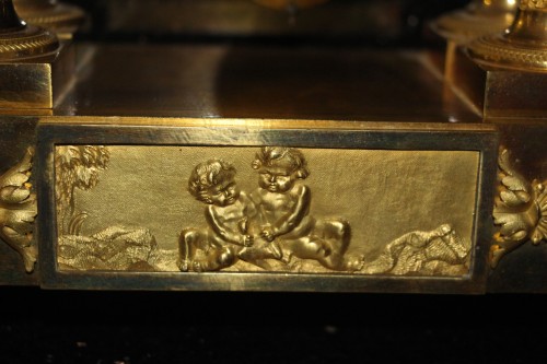 Pendule portique en bronze doré d'époque Empire signée TERRIEN à Paris - Empire