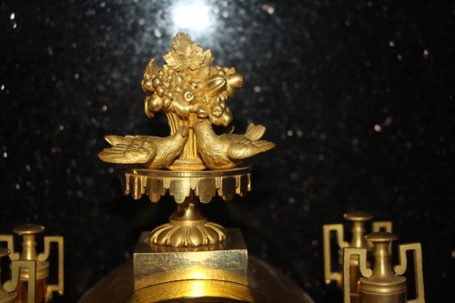 Antiquités - Pendule portique en bronze doré d'époque Empire signée TERRIEN à Paris