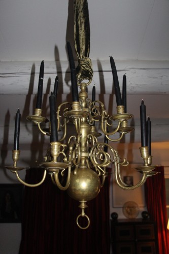 Luminaires Lustre - Lustre Hollandais en bronze à douze bras de lumière, tout début XIXe.