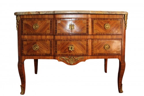 Commode à ressaut d'époque transition, XVIIIe siècle