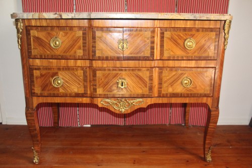 Mobilier Commode - Commode à ressaut d'époque transition, XVIIIe siècle