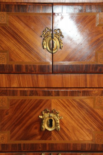 Commode à ressaut d'époque transition, XVIIIe siècle - Transition