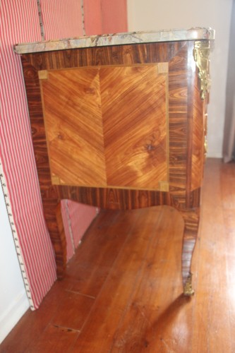 Antiquités - Commode à ressaut d'époque transition, XVIIIe siècle