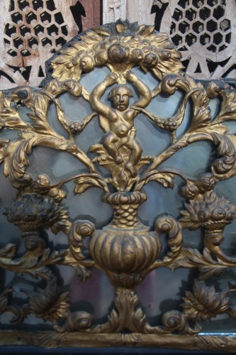 Miroirs, Trumeaux  - Miroir à parecloses en laiton repoussé, époque Louis XIV
