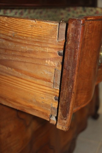 Antiquités - Commode arbalète provençale, époque Louis XV