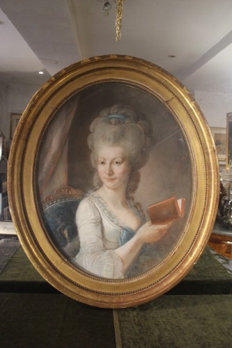 Tableaux et dessins Dessin, Aquarelle & Pastel - Dame de qualité au livre, école française vers 1775