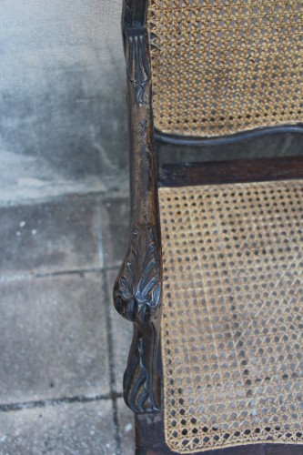 Régence - Canapé Régence canné à cinq pieds galbés et dossier à double chantournement