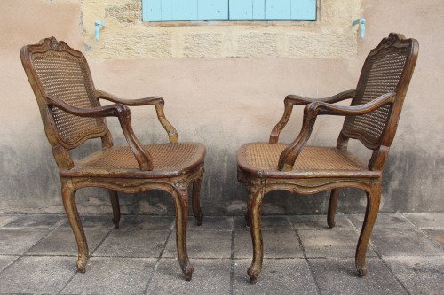 Paire de fauteuils cannés Louis XV, estampillés Etienne Meunier - Didascalies
