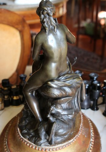 Antiquités - Groupe en bronze "Vénus et Cupidon" XVIIIe siècle