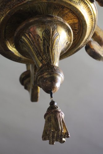 Grand lustre en bois doré, époque Louis XIV - Didascalies