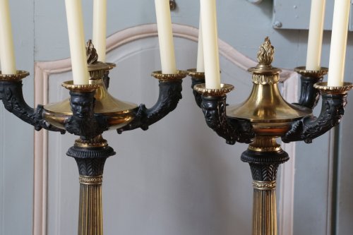 Luminaires Bougeoirs et Chandeliers - Paire de candélabres en bronze, époque Restauration