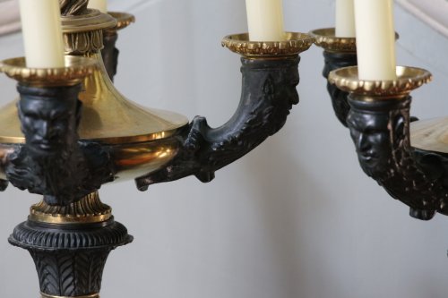 Paire de candélabres en bronze, époque Restauration - Didascalies